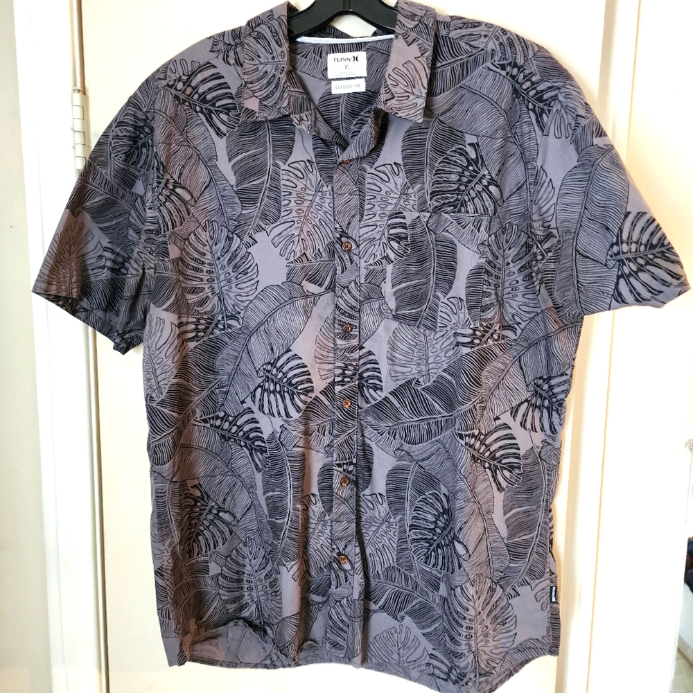 Mens XL Hurley classic fit, short sleeve button up
